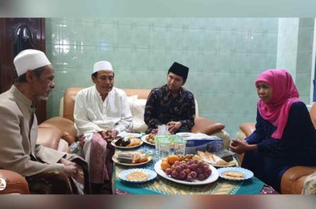 KH Nawawi Abdul Jalil Wafat, Gubernur Jatim : Semua Ummat Muslim Indonesia Berduka