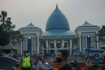 Cerita Menjelang Senja di Masjid Agung Surabaya