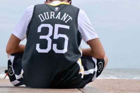 Gaya Makin Keren dengan Jersey NBA