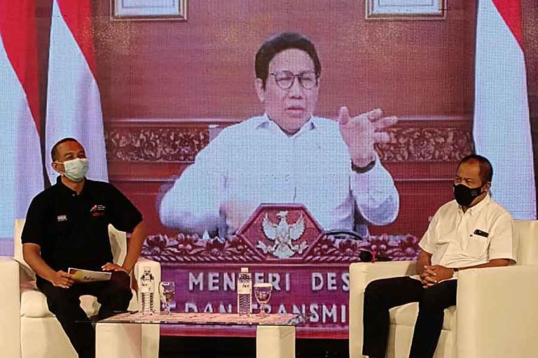 Hadiri Webinar AMSI, Bupati Karanganyar Paparkan Benefit Ekonomi Desa Digital