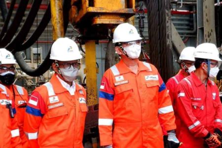 Tinjau Kinerja Hulu, Dewan Komisaris Pertamina Kunjungi Fasilitas Offshore Blok Mahakam