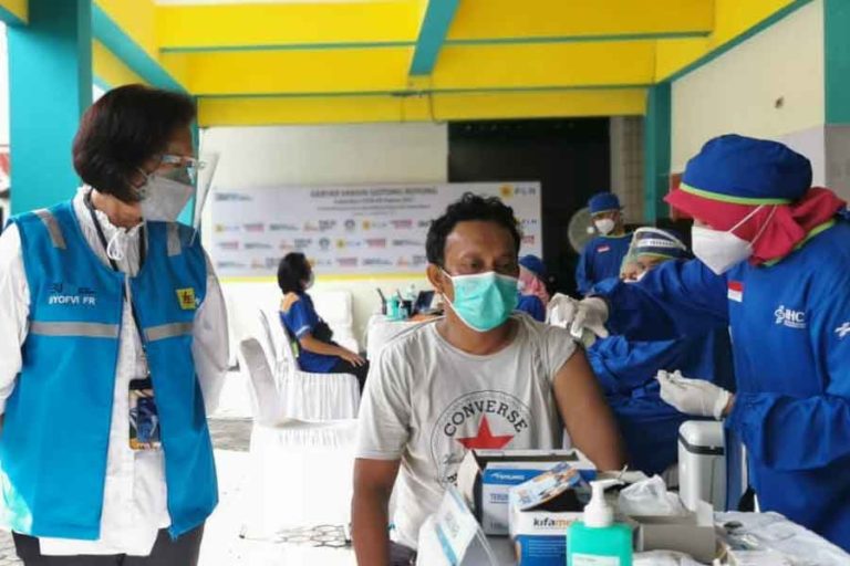 PLN Vaksinasi 1.574 Petugas untuk Dukung Kelistrikan PON XX Papua