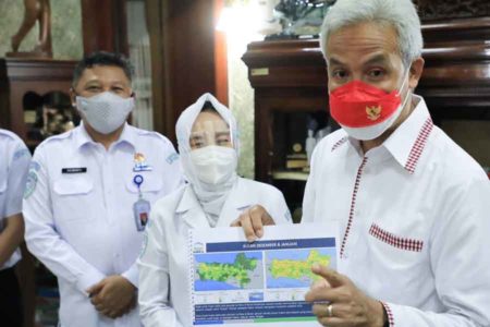 Curah Hujan di Jateng Meningkat 40 persen, Ganjar : Baca Info BMKG dan Kuasai Ilmu Titen