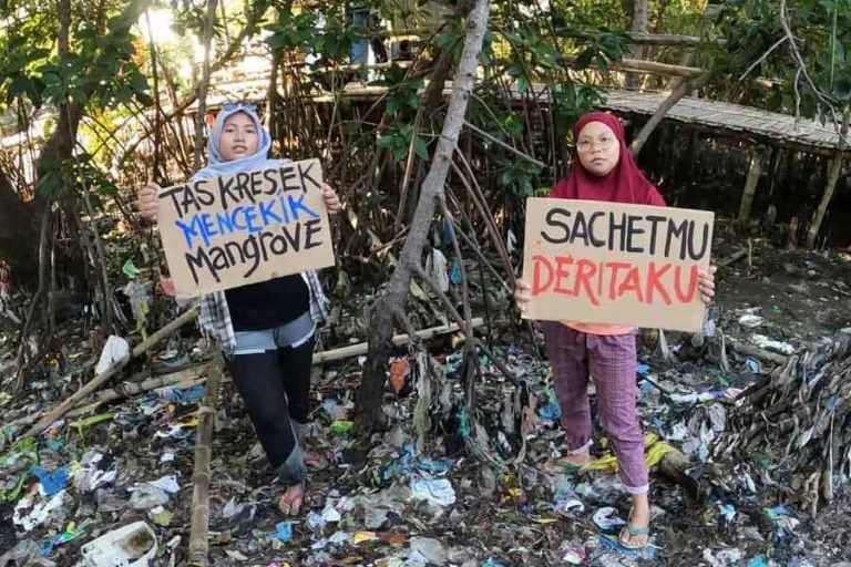 Tergugah Melihat Pohon Ditebang dan Limbah, Dirikan Gerakan Peduli Lingkungan