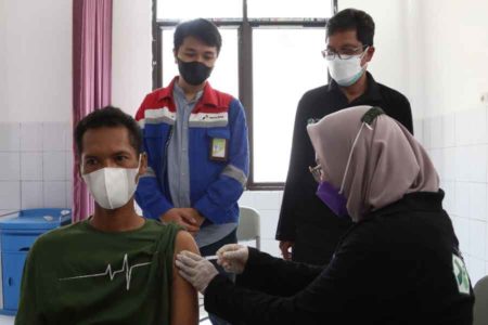 Pertagas Gelar Vaksinasi Bersama di Jawa Barat dan Jawa Timur