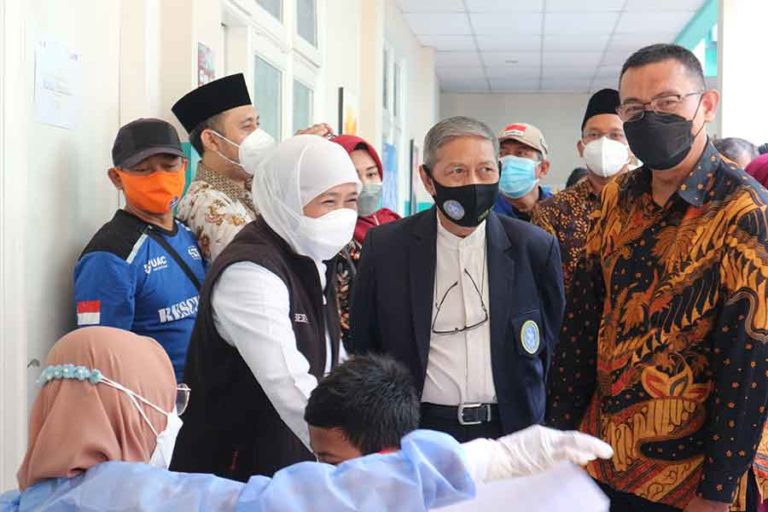 Gubernur Jatim Hadiri Vaksinasi Covid-19 Kerja sama YDSF – IKA Unair di Sidoarjo