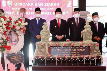 Ziarah ke Makam Gubernur RP Mohammad Noer, Wagub Emil : Tiru Semangat Juang dan Kerja Kerasnya