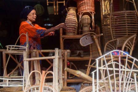 Semangat Menyala dari Anyaman Rotan Girilaya