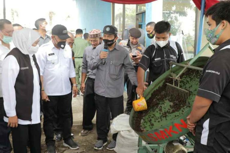 SMK Jenangan Ponorogo Sukses Produksi Alat Pengolahan Pupuk Organik Granula (POG) G- ESEMKA