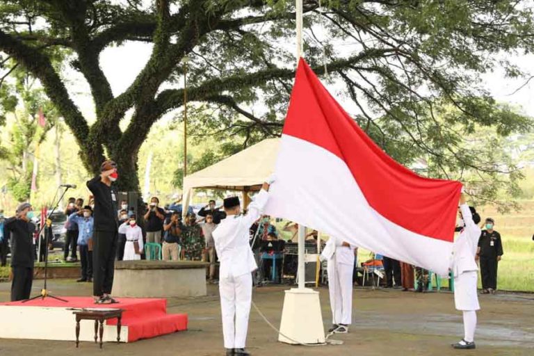 Hari Pahlawan, Ganjar Upacara di Dekat Makam Pejuang dari Aceh