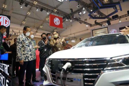 MG 5 EV Mobil Listrik Station Wagon Pertama di Dunia Pukau Pengunjung GIIAS 2021