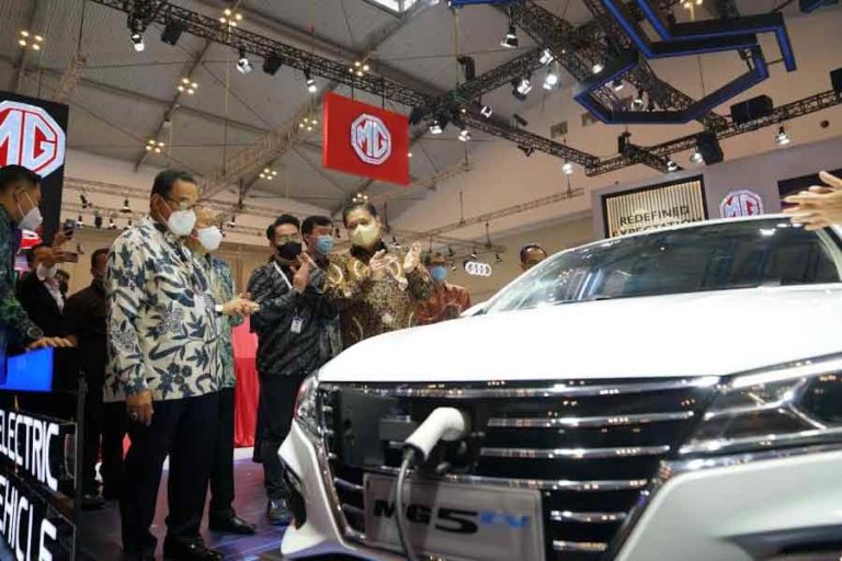 MG 5 EV Mobil Listrik Station Wagon Pertama di Dunia Pukau Pengunjung GIIAS 2021