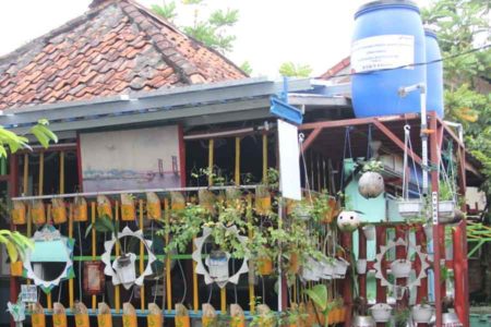 Tularkan Semangat Go Green, Kilang Pertamina Plaju Ajak Masyarakat Manfaatkan Lahan untuk Urban Farming