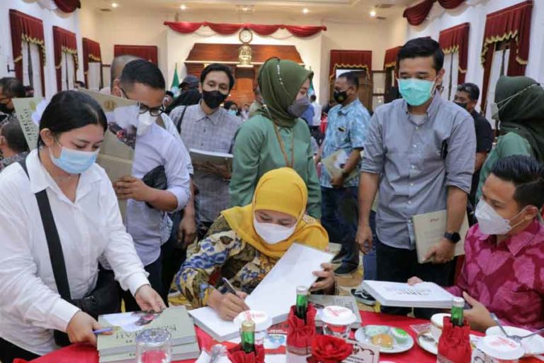 Gubernur Khofifah : Tugas Media Berat, Mencerdaskan Masyarakat dan Luruskan Hoaks