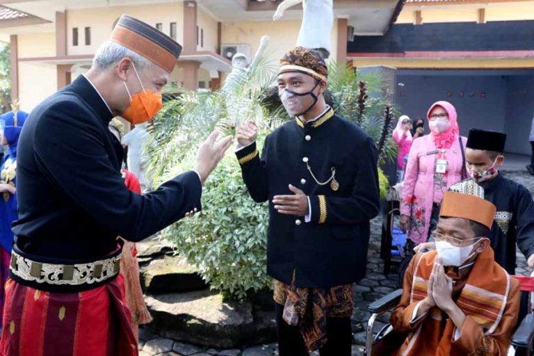 Sering Perjuangkan Upah Buruh, Lupa Gaji Guru Masih Memprihatinkan
