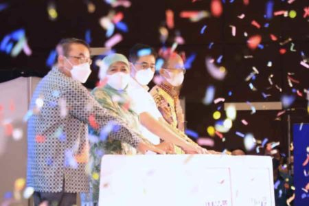 Dinilai Aktif Dorong Peningkatan Perdagangan, KADIN berikan Penghargaan pada Gubernur Jatim