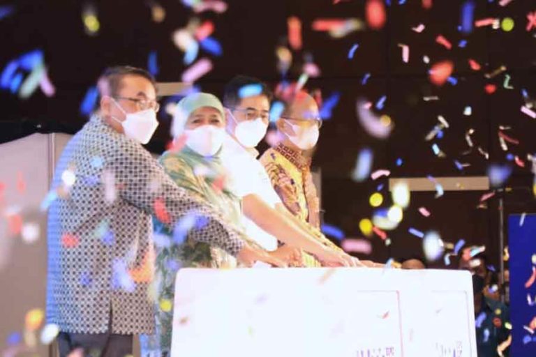 Dinilai Aktif Dorong Peningkatan Perdagangan, KADIN berikan Penghargaan pada Gubernur Jatim