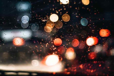 Tips untuk Mengatasi Kaca Mobil yang Berembun Saat Hujan