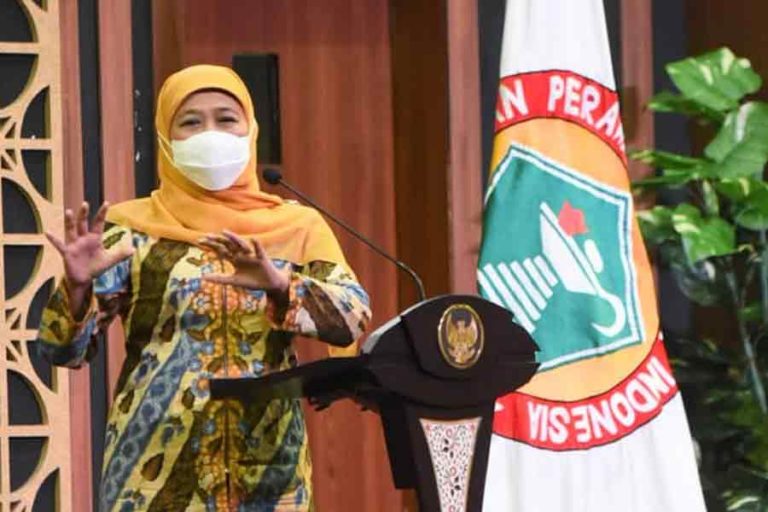 Gubernur Khofifah Apresiasi Perawat dan Nakes yang Rawat Pasien Covid-19