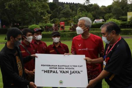 Percantik Nepal Van Java, Ganjar Bantu 2 Ton Cat