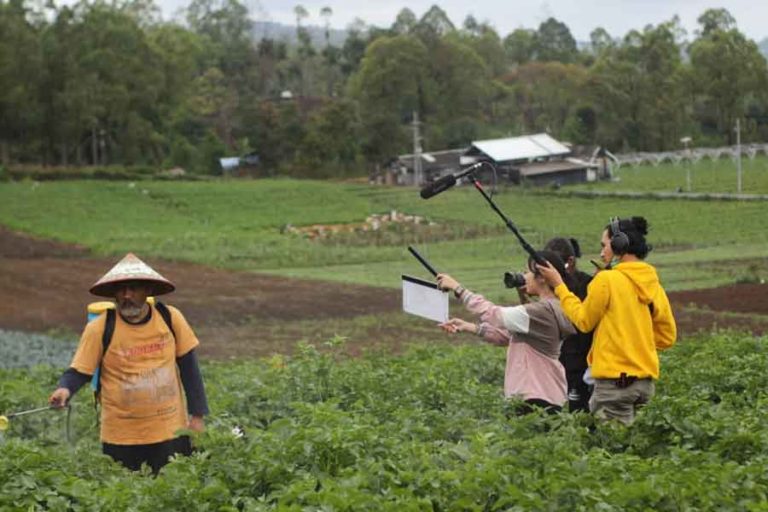Berawal dari Gabut, Film ‘Bumi’ Sabet 3 Nominasi.