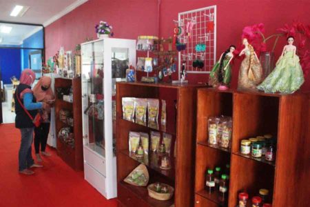 Dolly Saiki Point, Pusat Oleh-oleh Alternatif Kota Surabaya