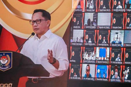 Pemprov Jatim Terima Penghargaan IGA Awards Provinsi Terinovatif dari Kemendagri RI