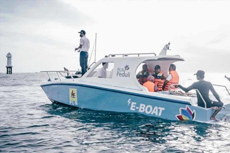 Dukung Ekosistem Kendaraan Listrik, PLN Peduli Kolaborasi dengan IKM Ciptakan E-Boat