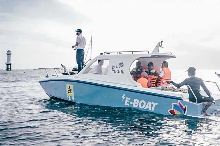 Dukung Ekosistem Kendaraan Listrik, PLN Peduli Kolaborasi dengan IKM Ciptakan E-Boat