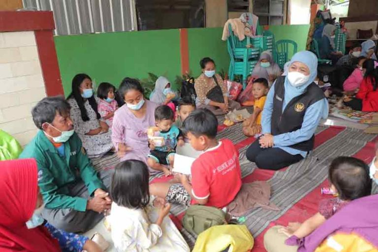 Kawal Penanganan Bencana Semeru, Gubernur Khofifah Berkantor di Lumajang
