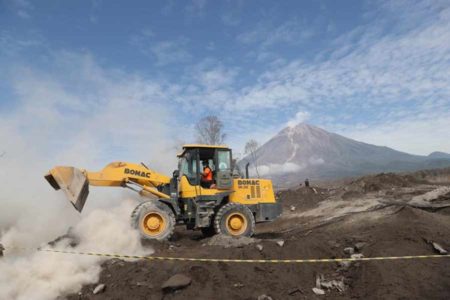 Waspada Potensi Hujan Sedang-Lebat di Wilayah Semeru Tiga Hari ke Depan