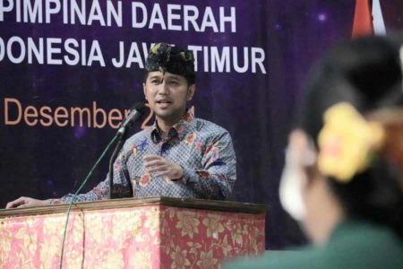 Hadiri Pelantikan DPC Prajaniti Hindu Indonesia Jatim, Wagub Emil Ajak Berkontribusi Pada Pembangunan Ekonomi di Jatim