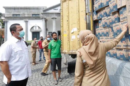 Hendi Berangkatkan Tiga Truk Bantuan Ke Wilayah Terdampak Erupsi Gunung Semeru