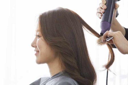 7 Kesalahan Umum Sehari-hari yang Merusak Rambut Sehat