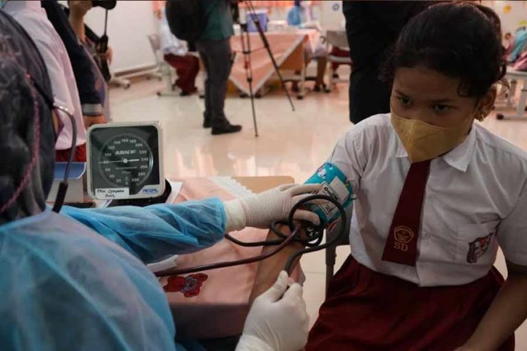 Pemerintah Gelar Vaksinasi Covid-19 Anak Usia 6-11 tahun Serentak di 3 Provinsi