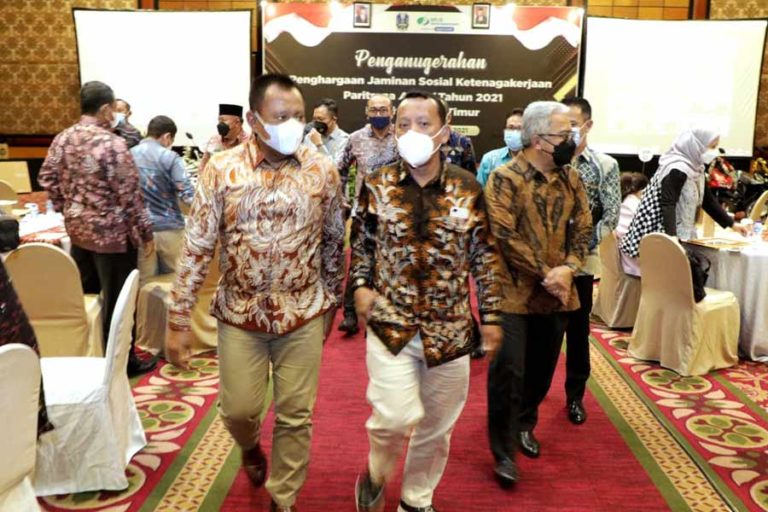 Apresiasi Pemda dan Pelaku Usaha, Pemprov Jatim Berikan Paritrana Award 2021