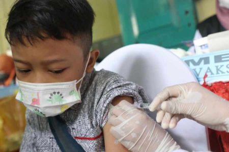 Pembelajaran Tatap Muka 2022, Gubernur Khofifah Minta Kebut Vaksinasi Anak Usia 6-11 Tahun