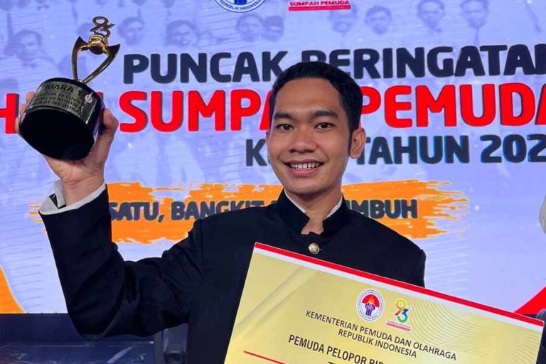 Fadillah Ahmad Nur, Peraih Penghargaan Pemuda Pelopor Pendidikan Indonesia