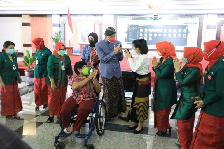 Ganjar Dorong 1.700 Pekerja Perempuan Sektor Informal Dapat BPJS Kesehatan dan Ketenagakerjaan