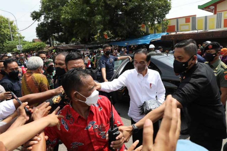 Kunjungan Kerja di Blora, Presiden Sapa Warga dan Pedagang Pasar Mulyorejo