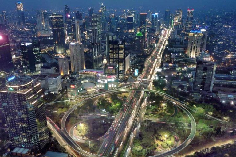 PLN Siap Terangi Destinasi Wisata di Indonesia dengan Energi Bersih
