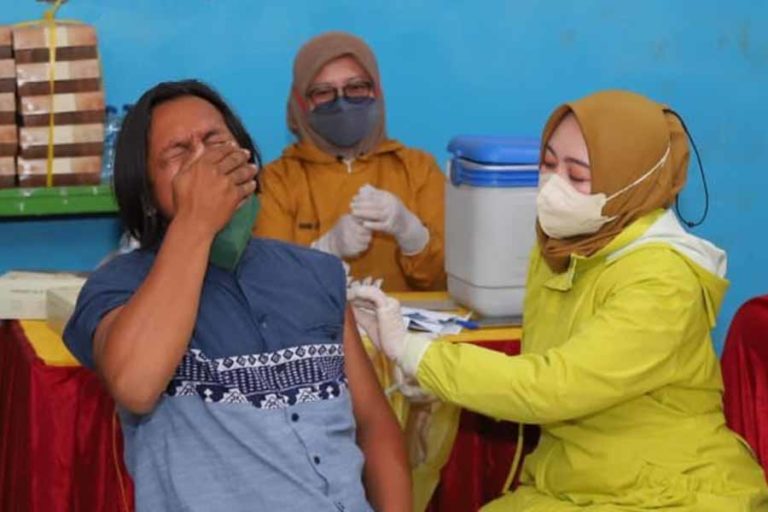 Bentuk Kekebalan Komunitas, Vaksinasi Covid-19 Sisir Kampung 1001 Malam Surabaya