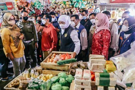 Jelang Nataru, Gubernur Khofifah Imbau Masyarakat tidak Aksi Borong Bahan Pokok