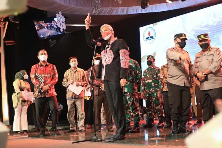 Pantau Misa Natal di Gereja Katedral Semarang, Ganjar Beberkan Indahnya Toleransi Jateng