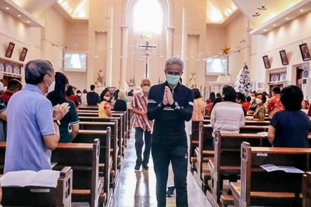 Ganjar Keliling Gereja-gereja untuk Sapa Jemaat Misa Natal