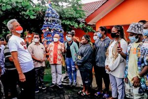 Papeda dan Nyanyian Selamat Natal Mama Sambut Kunjungan Ganjar