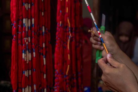Pesona Tenun Ikat Bandar yang tak Kenal Pudar