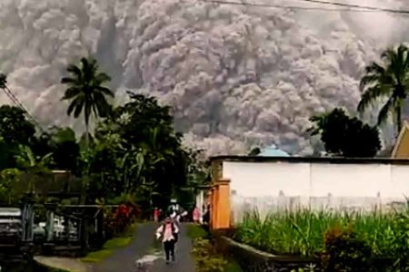 Sejarah Panjang Letusan Gunung Semeru Sejak 2 Abad Lalu