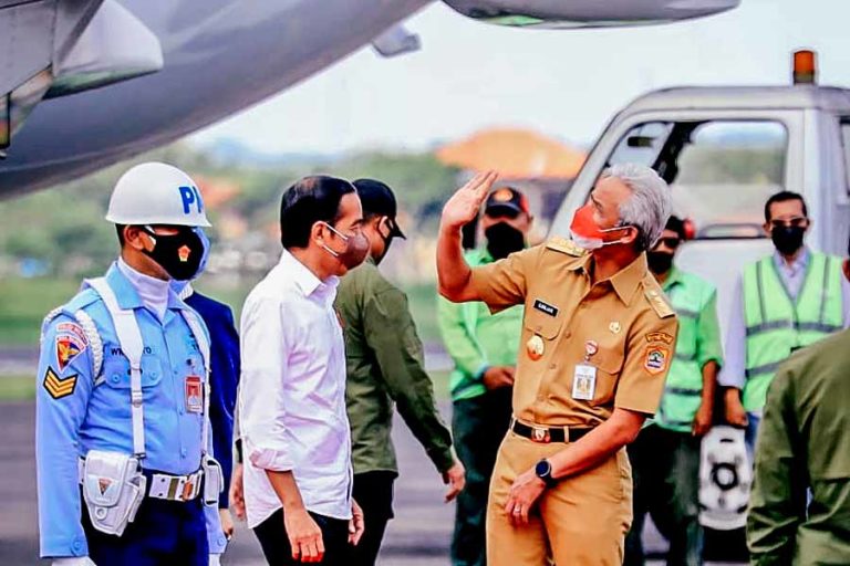 Survei SMRC : Keunggulan PDIP tak Bisa Dipisahkan dari Jokowi dan Ganjar Pranowo