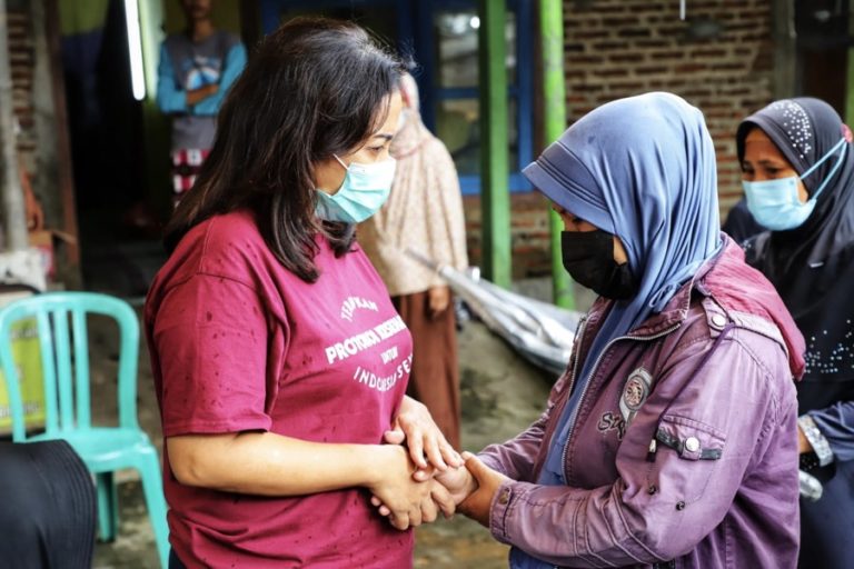 Beri Bantuan Korban Longsor, Tia Hendi Tekankan Pentingnya Mitigasi Bencana